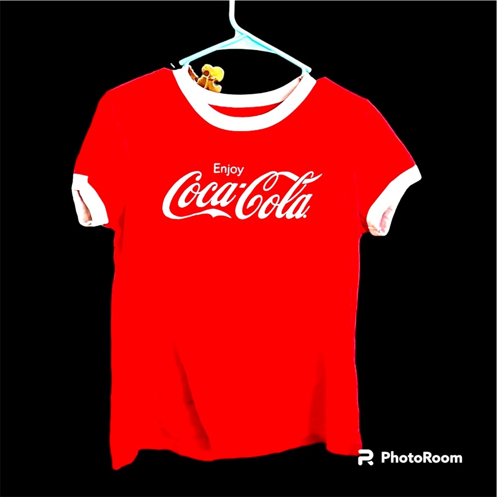 Coca-Cola T-shirt S Med Excellent Preowned Condition No Cracking or Fading